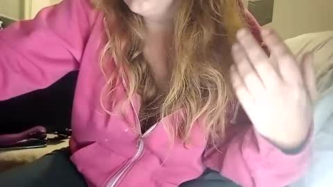Snapshot of lauriehotxxx chatting on 6, 1, 2025 lauriehotxxx online show from 6, 1, 2025