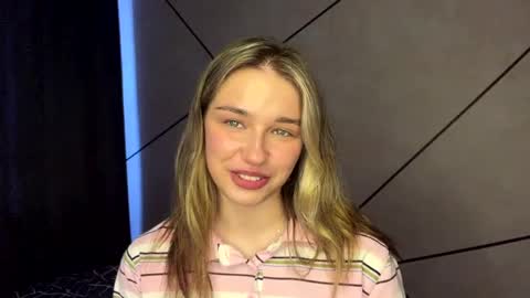 Snapshot of laurineleconey chatting on 7, 6, 2026 Bella online show from 7, 6, 2026
