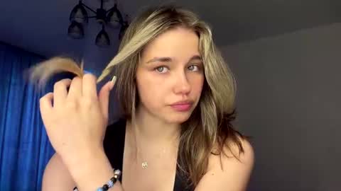 Snapshot of laurineleconey chatting on 28, 6, 2026 Bella online show from 28, 6, 2026