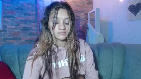 Snapshot of laurita_b chatting on 5, 3, 2025 Laurita  online show from 5, 3, 2025