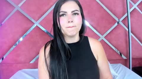 LauryJonson  online show from 15, 1, 2025