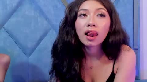 Snapshot of laurynandnarem chatting on 20, 11, 2025 Laury and Narem online show from 20, 11, 2025