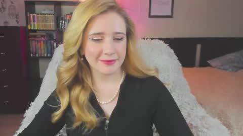 Snapshot of lavender_tender chatting on 9, 9, 2025 Lav online show from 9, 9, 2025