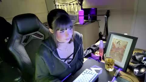 Lavenderrzz online show from 1, 12, 2025