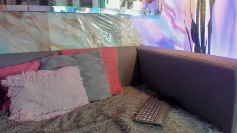 Layla online show from 12, 3, 2025