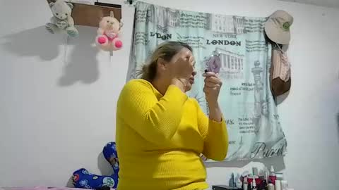 layla_astrum online show from 7, 11, 2025