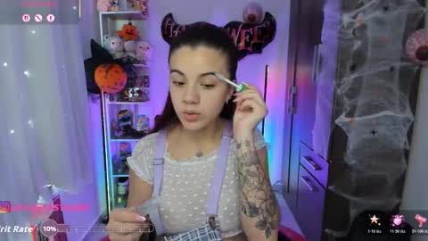 Layla online show from 3, 11, 2025