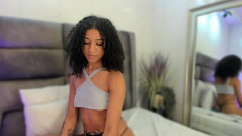 layla_clarke online show from 5, 3, 2025