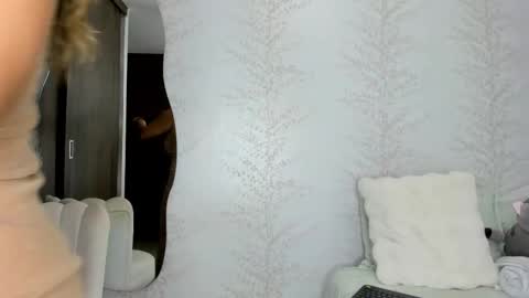 Layla Vanegas online show from 20, 10, 2025