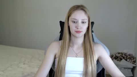 Snapshot of laylapretty001 chatting on 19, 2, 2025 LaylaPretty001 online show from 19, 2, 2025