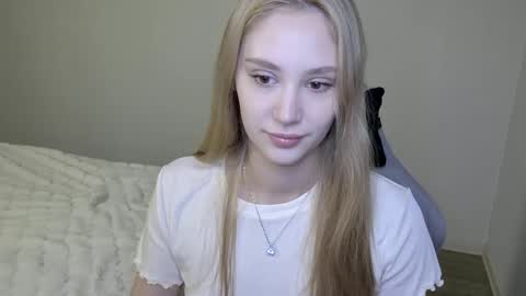 LaylaPretty001 online show from 27, 10, 2025