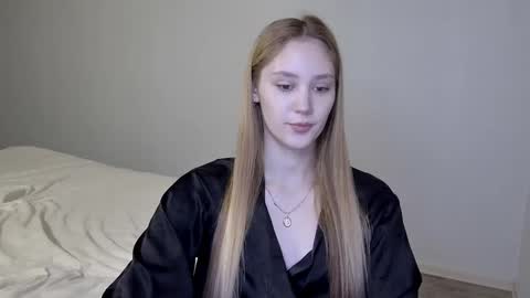 Laylla001 online show from 7, 1, 2025