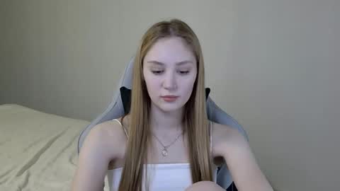 Laylla001 online show from 4, 2, 2025