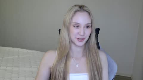 Laylla001 online show from 6, 10, 2025