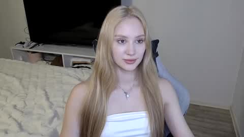 Laylla001 online show from 7, 4, 2026