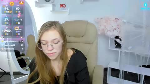 Snapshot of layriantavee chatting on 3, 2, 2025 layriantavee online show from 3, 2, 2025