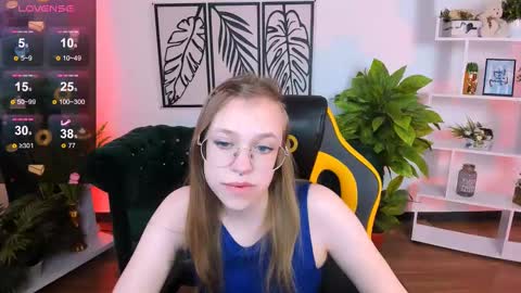 Snapshot of layriantavee chatting on 7, 3, 2025 layriantavee online show from 7, 3, 2025