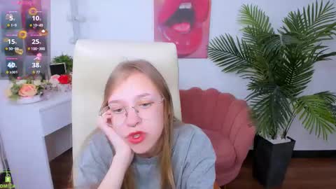 Snapshot of layriantavee chatting on 15, 9, 2025 layriantavee online show from 15, 9, 2025