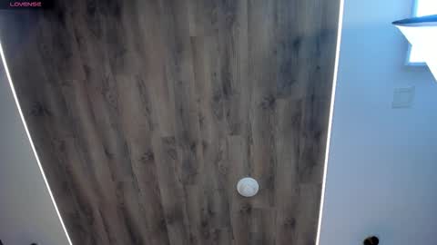 leahlombardi_ online show from 10, 10, 2025