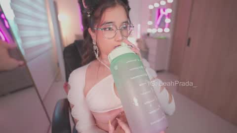 Snapshot of leahprada_ chatting on 15, 5, 2026 Instagram Leahprada online show from 15, 5, 2026