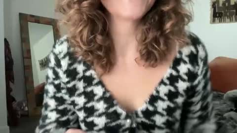 Leah Sparkles online show from 24, 11, 2025