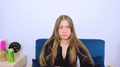 Snapshot of leaslim chatting on 13, 11, 2025 Lea online show from 13, 11, 2025