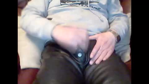Snapshot of leatherpants68 chatting on 12, 3, 2026 leatherpants68 online show from 12, 3, 2026
