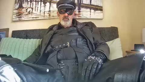 Snapshot of leathertease chatting on 11, 3, 2025 master or sir online show from 11, 3, 2025