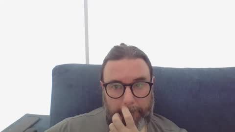 lecheare28 online show from 24, 2, 2025