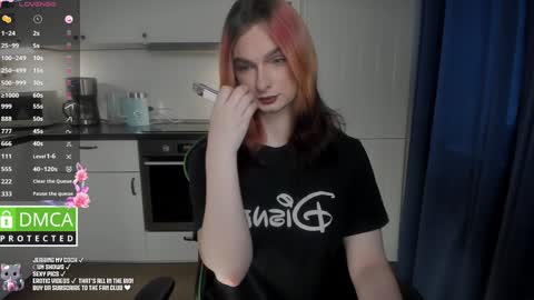Snapshot of lee_green chatting on 1, 1, 2025 Julia Green online show from 1, 1, 2025