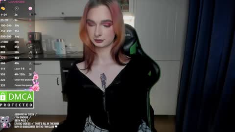 Snapshot of lee_green chatting on 7, 1, 2025 Julia Green online show from 7, 1, 2025