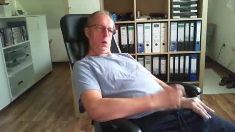 Dave online show from 12, 10, 2025