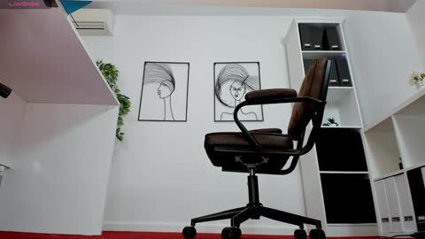 Elle  online show from 12, 3, 2025