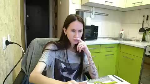 Snapshot of leila_monaco chatting on 9, 9, 2025 Leila online show from 9, 9, 2025