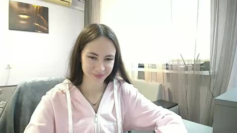 Snapshot of leila_monaco chatting on 7, 10, 2025 Leila online show from 7, 10, 2025