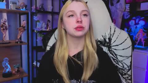 Leila online show from 5, 12, 2025