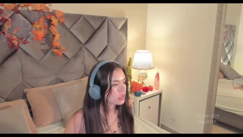 Leizathompson online show from 27, 10, 2025