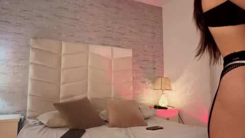 Leizathompson online show from 25, 2, 2026