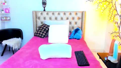 Lena  online show from 19, 11, 2025