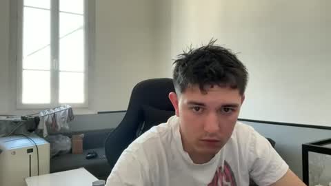 Snapshot of leo0606215417 chatting on 16, 6, 2026 leo0606215417 online show from 16, 6, 2026