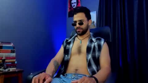 Snapshot of leo_diaz01 chatting on 25, 1, 2025 Leo Diaz online show from 25, 1, 2025