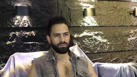 Snapshot of leo_diaz01 chatting on 12, 9, 2025 Leo Diaz online show from 12, 9, 2025