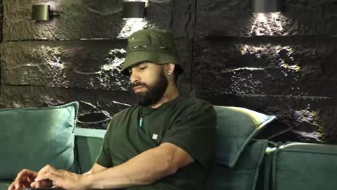 Snapshot of leo_diaz01 chatting on 27, 9, 2025 Leo Diaz online show from 27, 9, 2025