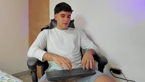 Snapshot of leo_jones389 chatting on 17, 1, 2025 Leo Jones online show from 17, 1, 2025