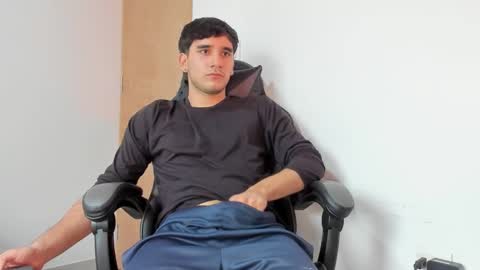 Snapshot of leo_jones389 chatting on 4, 2, 2025 Leo Jones online show from 4, 2, 2025