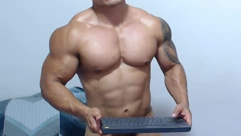 Snapshot of leo_muscleboy chatting on 27, 5, 2026 Leo online show from 27, 5, 2026