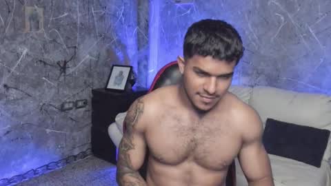 Leo independent model online show from 3, 10, 2025