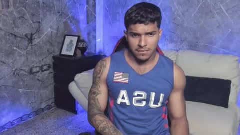 Leo independent model online show from 5, 10, 2025