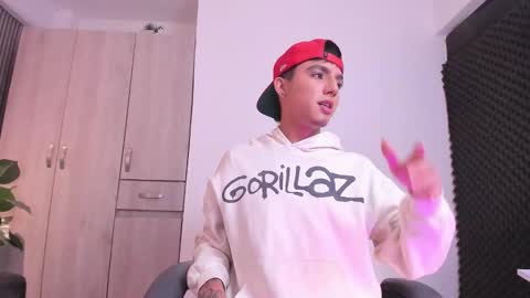 Snapshot of leohard_ chatting on 7, 1, 2026 leohard_ online show from 7, 1, 2026