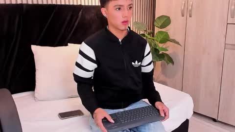 Snapshot of leohard_ chatting on 17, 1, 2026 leohard_ online show from 17, 1, 2026